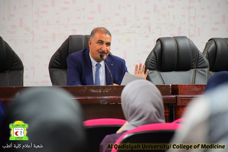 لقاء العميد بالموظفين 1