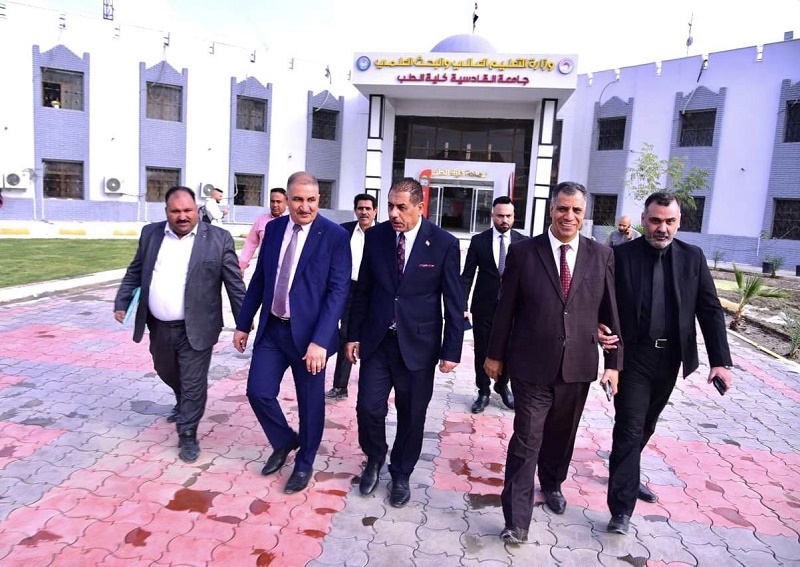 زيارة رئيس الجامعة 1